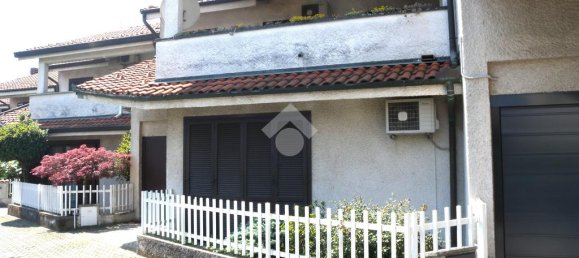 2 bedrooms Villa in Origgio, Italy No. 196656 2