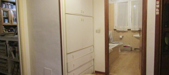 5 rooms Apartment in Carrara, Italy No. 195691 6