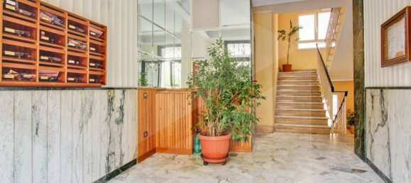 5 rooms Apartment in Rome, Italy No. 30466 22