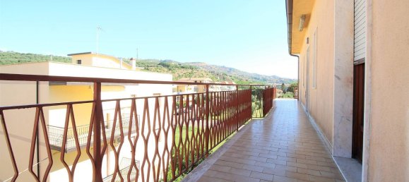 4 Schlafzimmer Wohnung in Montepaone, Italy, Nr. 315534 20