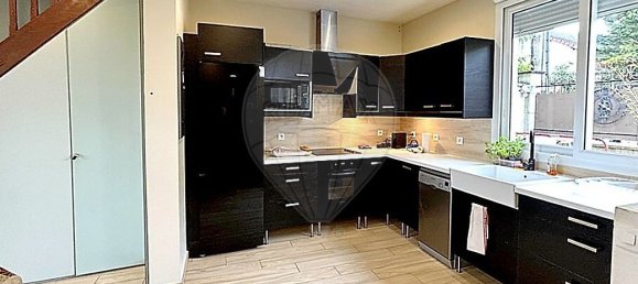 Casa de 3 dormitorios en Argenteuil, France No. 166380 2