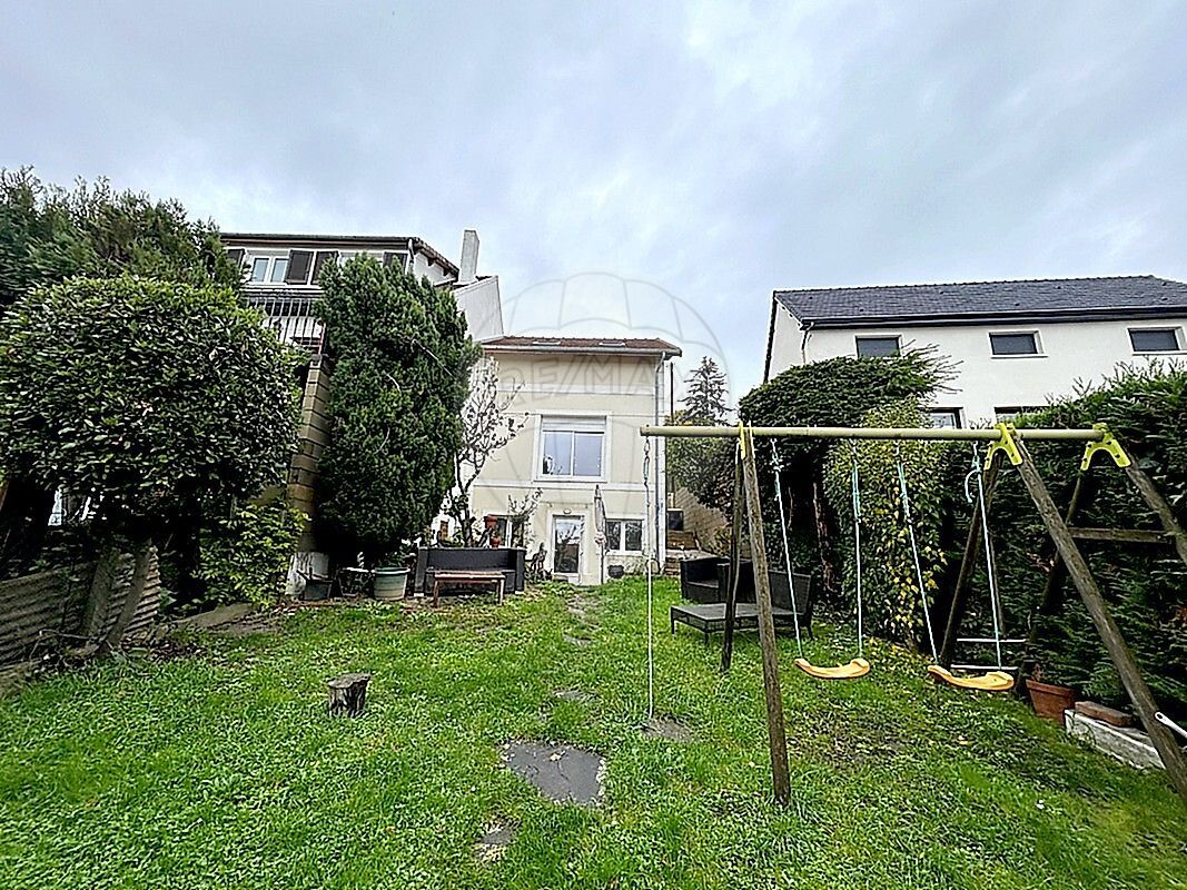 Casa de 3 dormitorios en Argenteuil, France No. 166380