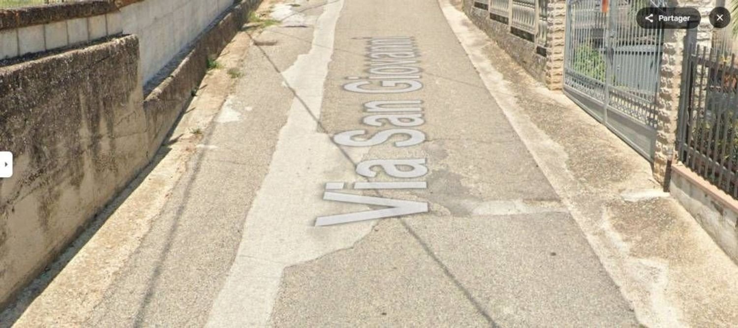 608m² Commercial property in Castel Baronia, Italy No. 279405