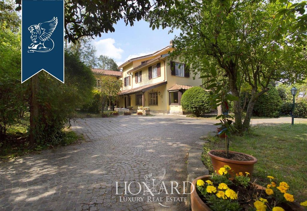 10 bedrooms Villa in Rome, Italy No. 129265