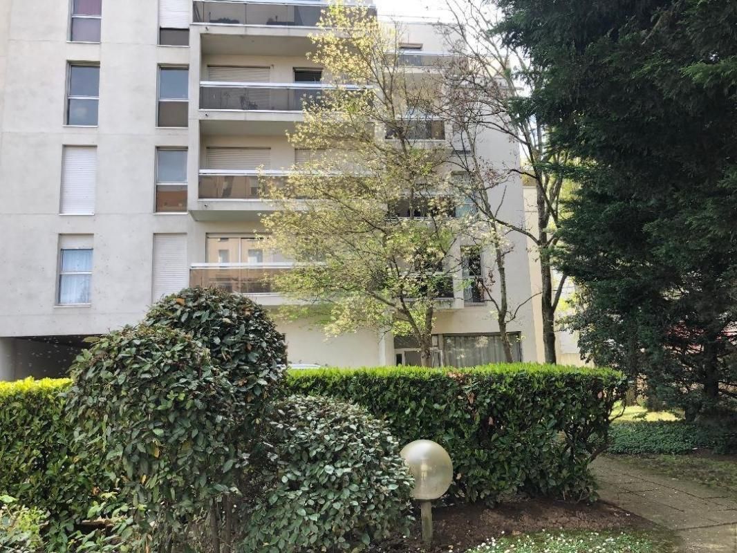  عقار تجاري في Montreuil, France 130متر مربع رقم 187402