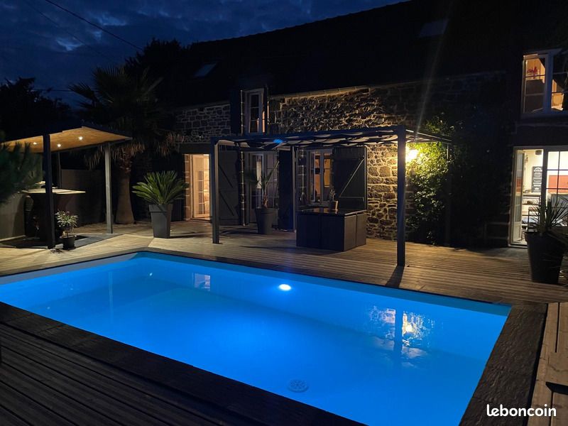  Castillos de 3 dormitorios en Le Tronchet, France No. 286432