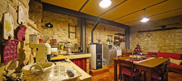 2 bedrooms House in Santa Fiora, Italy No. 233577 9