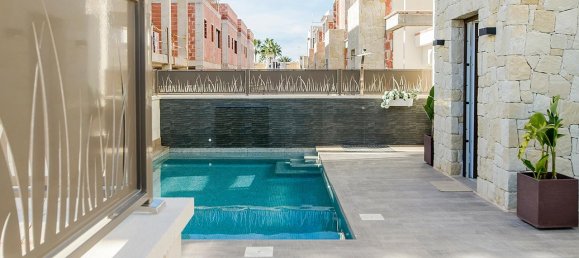 5 bedrooms Villa in Alicante, Spain No. 6323 25