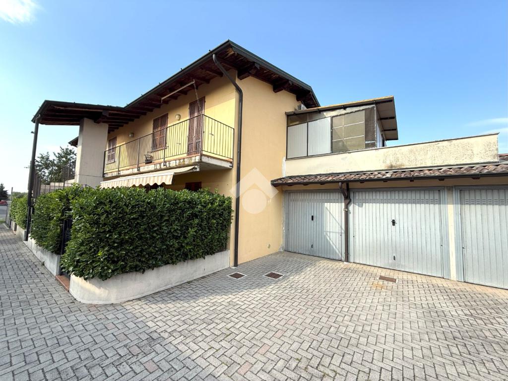 2 bedrooms Apartment in Soresina, Italy No. 287074