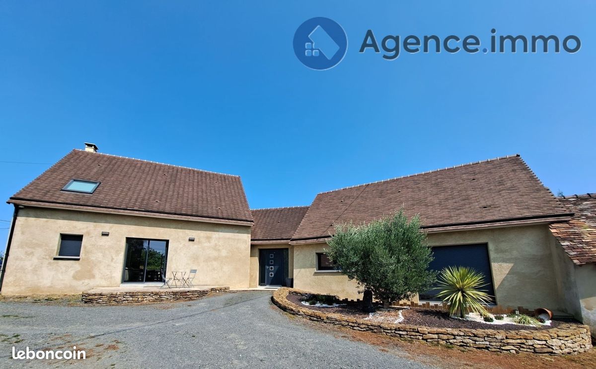 3 bedrooms House in Ecommoy, France No. 288016