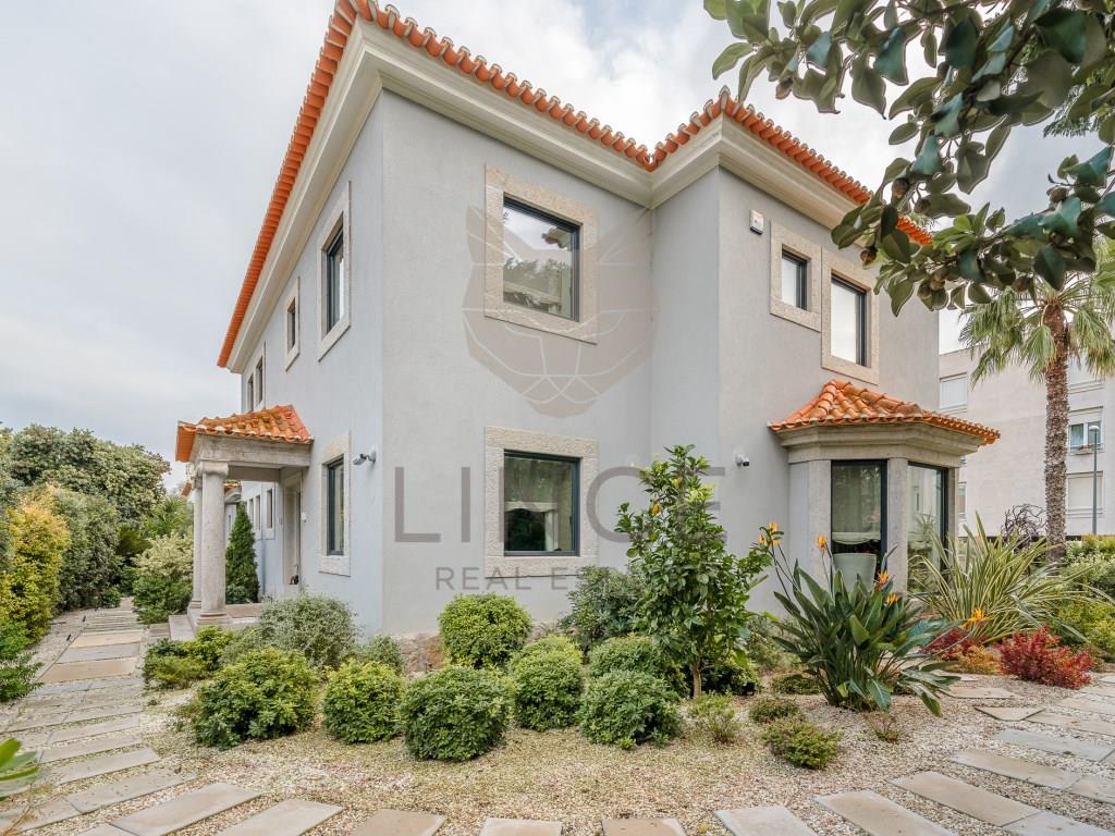 5 bedrooms House in Lisbon, Portugal No. 125556