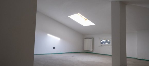 4-salle Appartement à Inzago, Italy No. 10559 26