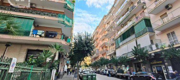 3-salle Appartement à Portici, Italy No. 26782 28