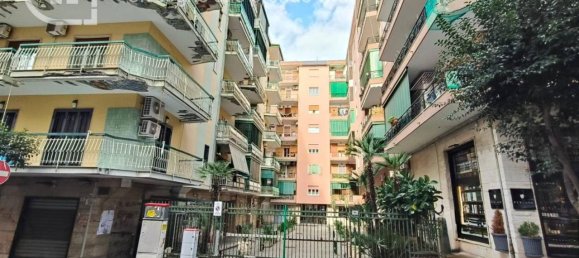 3-salle Appartement à Portici, Italy No. 26782 22