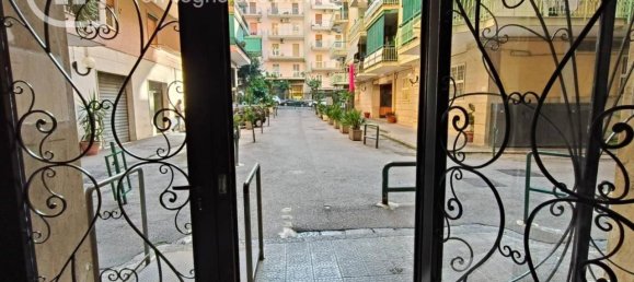 3-salle Appartement à Portici, Italy No. 26782 35