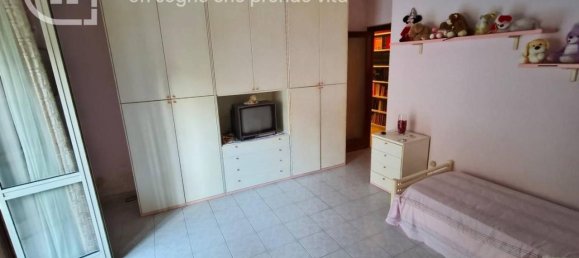3-salle Appartement à Portici, Italy No. 26782 24