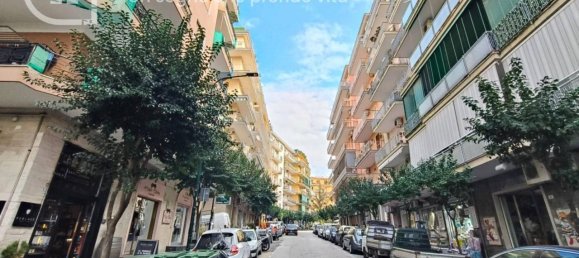 3-salle Appartement à Portici, Italy No. 26782 10