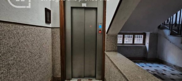 3-salle Appartement à Portici, Italy No. 26782 59