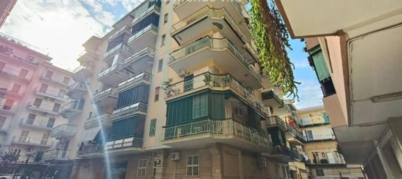 3-salle Appartement à Portici, Italy No. 26782 62