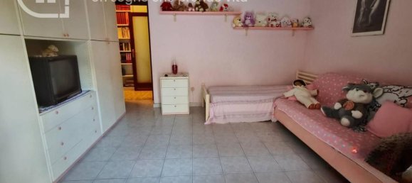 3-salle Appartement à Portici, Italy No. 26782 52