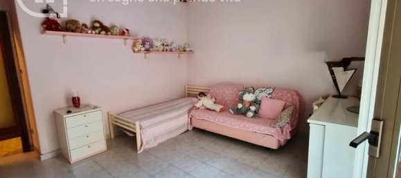 3-salle Appartement à Portici, Italy No. 26782 60