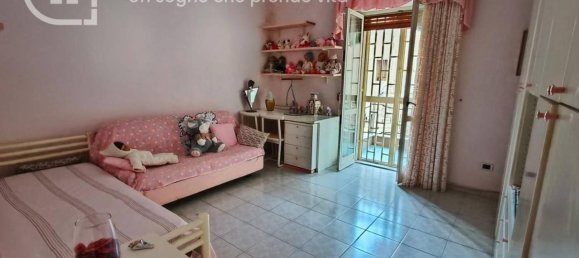 3-salle Appartement à Portici, Italy No. 26782 53