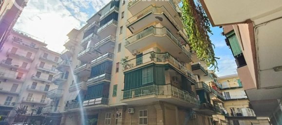 3-salle Appartement à Portici, Italy No. 26782 57