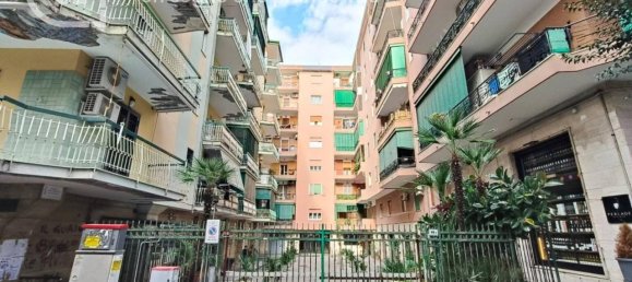 3-salle Appartement à Portici, Italy No. 26782 20