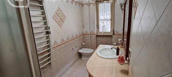 3-salle Appartement à Portici, Italy No. 26782 72