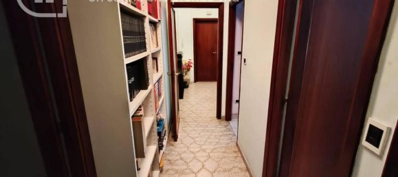 3-salle Appartement à Portici, Italy No. 26782 16