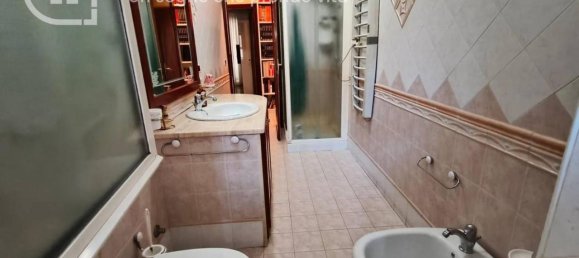 3-salle Appartement à Portici, Italy No. 26782 12