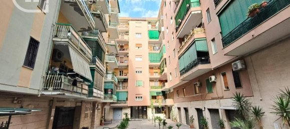 3-salle Appartement à Portici, Italy No. 26782 8