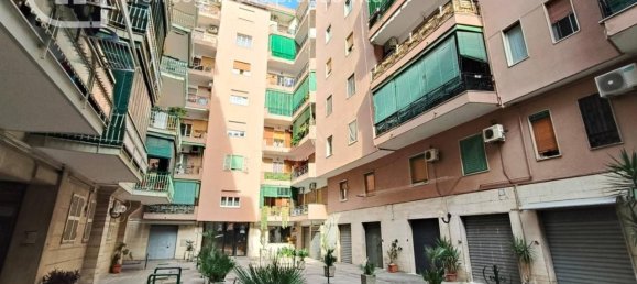 3-salle Appartement à Portici, Italy No. 26782 4