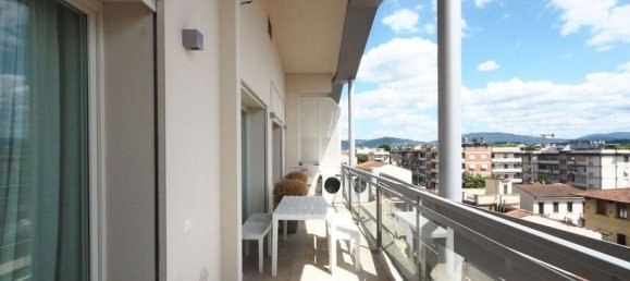 4 rooms Penthouse in Florence, Italy No. 131902 10