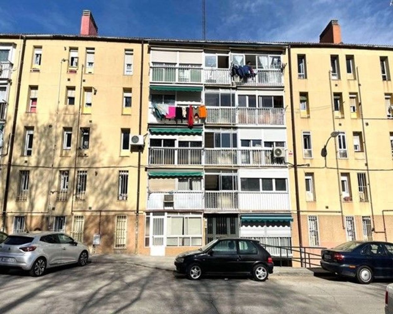 Apartamento de 2 dormitorios en Madrid, Spain No. 232968
