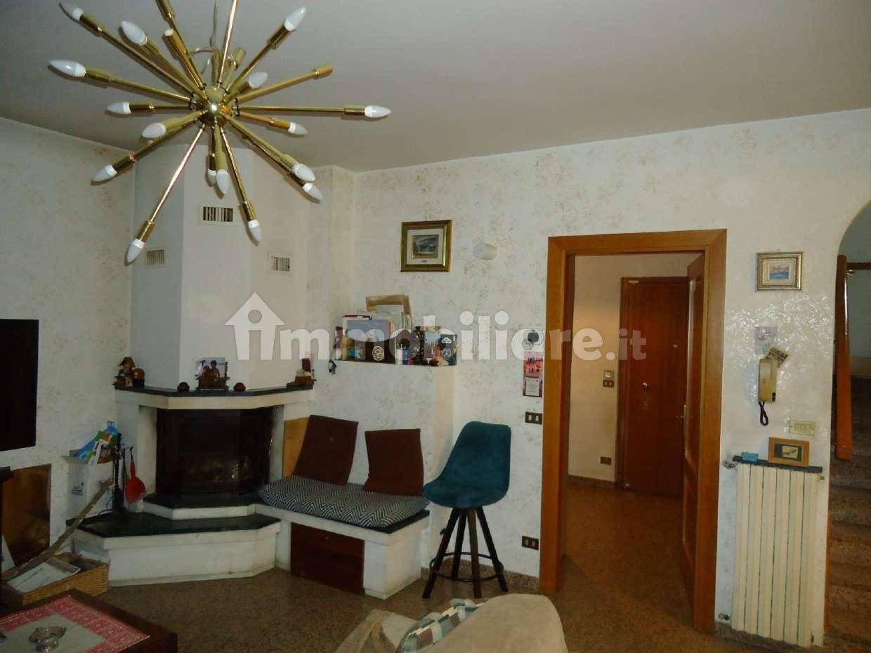 4 bedrooms Villa in Mediglia, Italy No. 279143