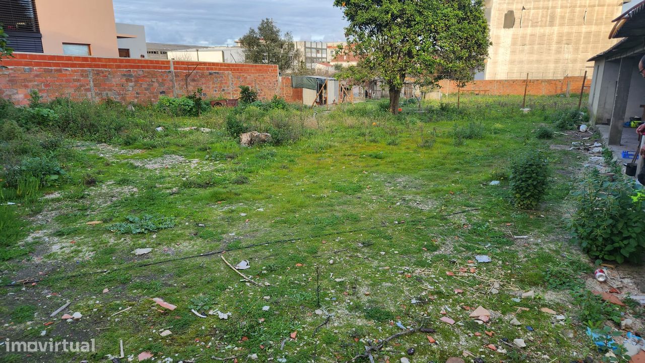 1050m² Land in Marinha Grande, Portugal No. 306807