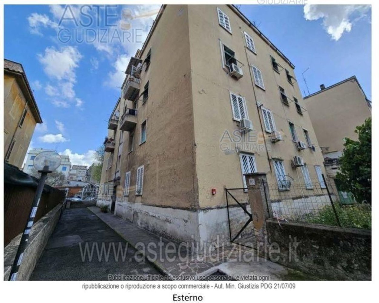 3 rooms Apartment in Rome, Italy No. 194642