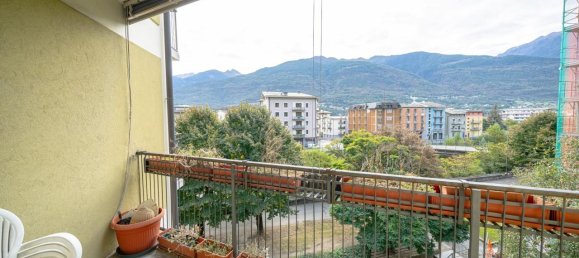 5 rooms Apartment in Sondrio, Italy No. 111706 4