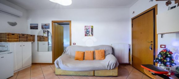 2 rooms Apartment in Reggio Emilia, Italy No. 3086 8