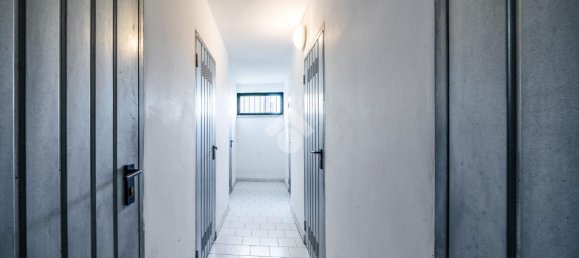 2 rooms Apartment in Reggio Emilia, Italy No. 3086 16