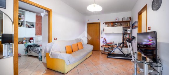 2 rooms Apartment in Reggio Emilia, Italy No. 3086 4