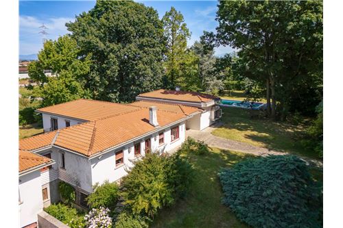 6 bedrooms Villa in Sulbiate, Italy No. 298565