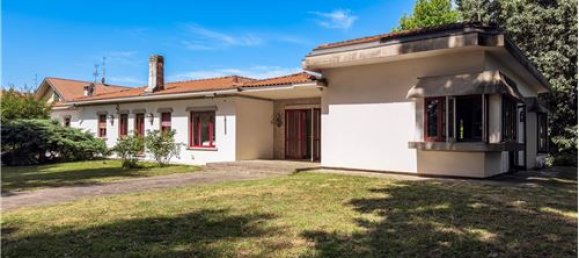 6 bedrooms Villa in Sulbiate, Italy No. 298565 4