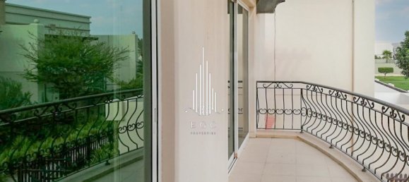 4 bedrooms Villa in Abu Dhabi, UAE No. 43307 18