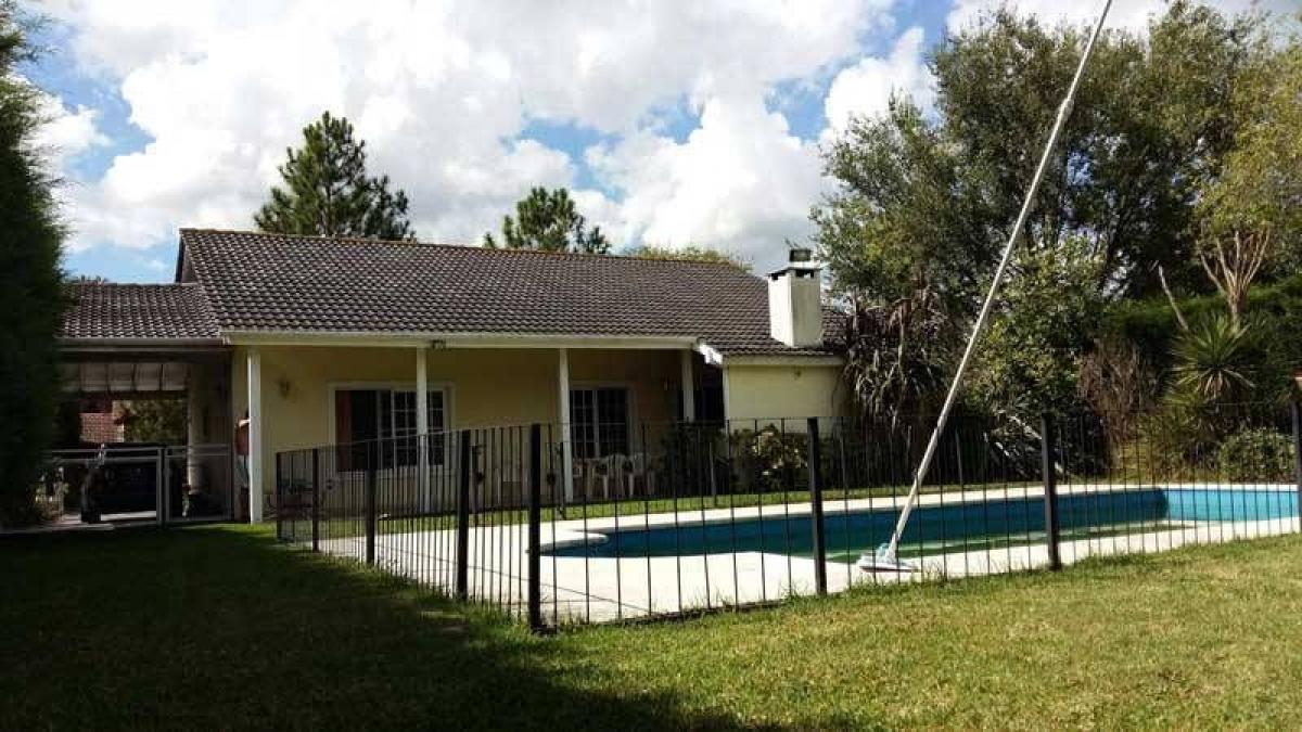 Дом с 3 спальнями в Пилар, Аргентина № 85855