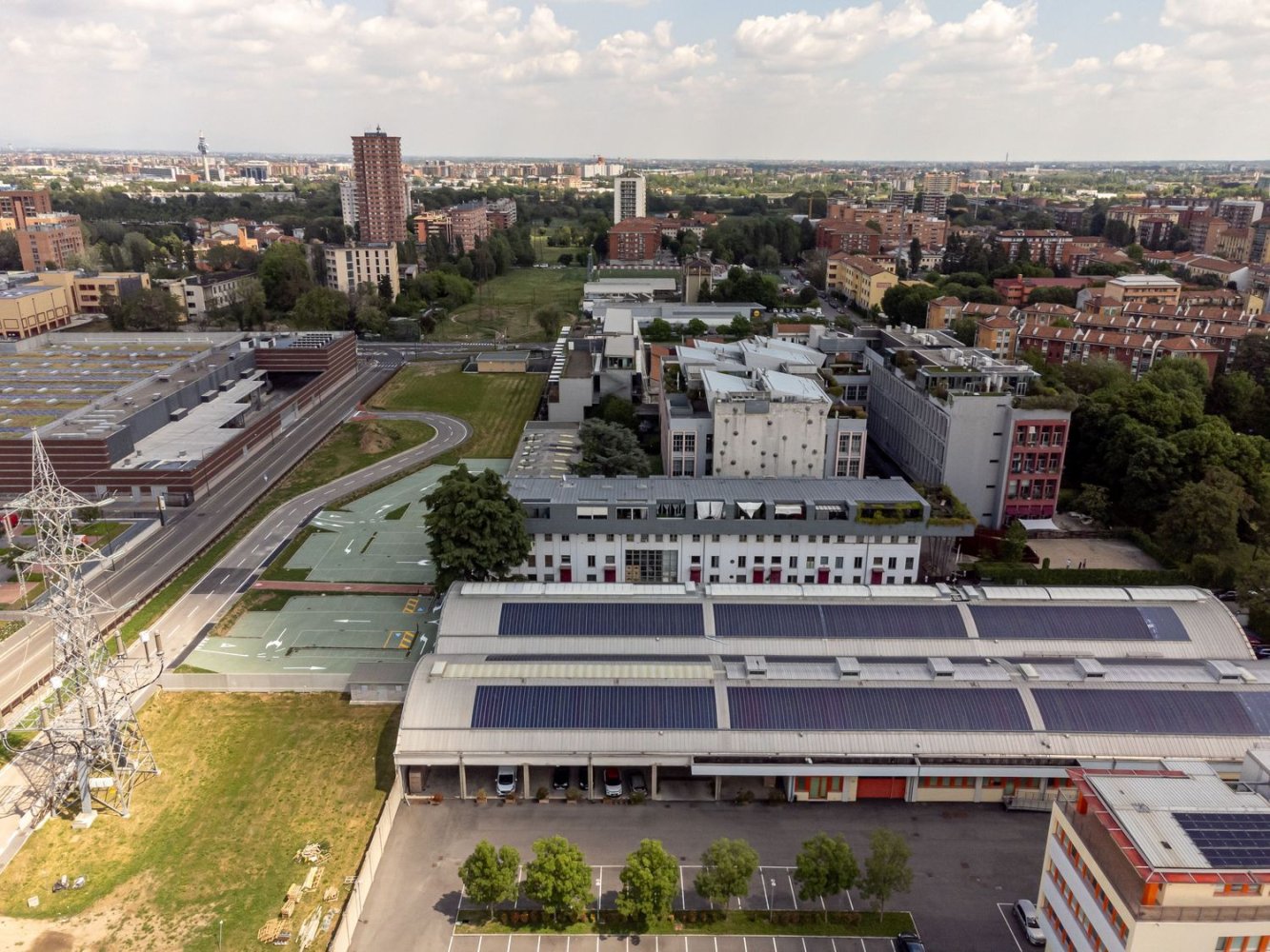 1217m² Office in Milan, Italy No. 245582