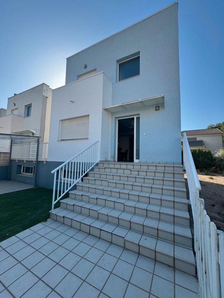 Adosado de 3 dormitorios en Daimús, Spain No. 163808