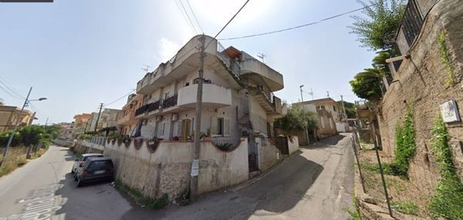 6غرفة شقة في Messina, Italy رقم 223599