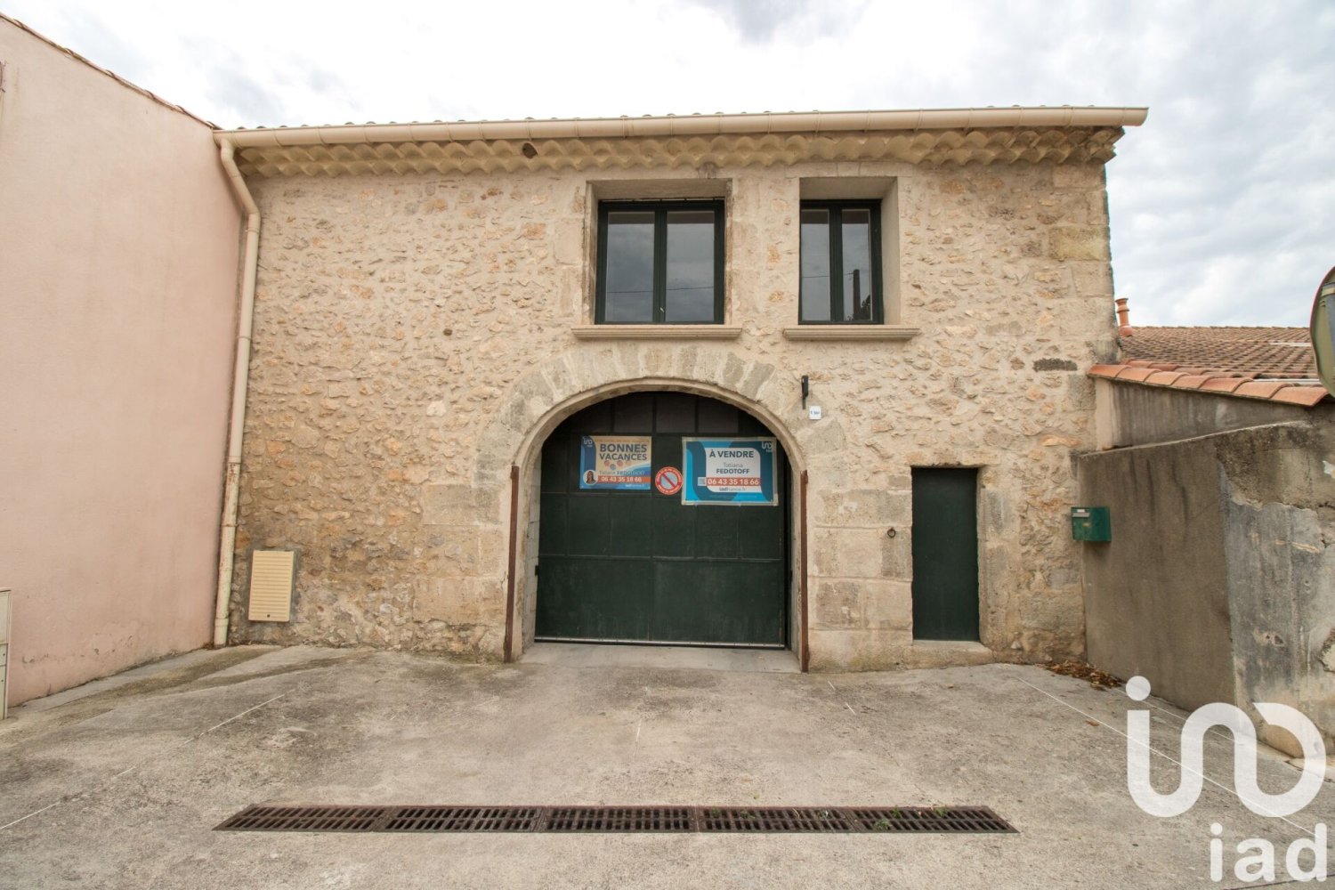 371m² Parking in Paulhan, France No. 329417